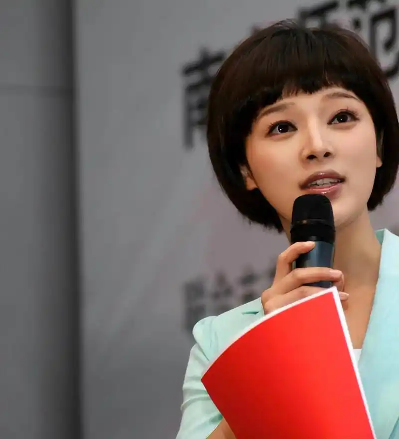 回顾胡蝶:不顾一切嫁给大12岁名导,婚后生下一儿一女,幸福美满