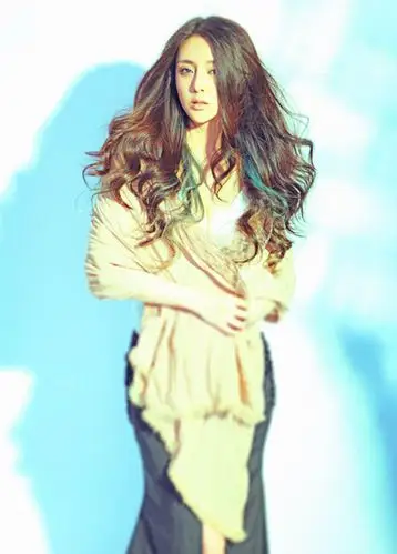 图歌手杨子一资料上热搜榜铁肺女王惊艳全场