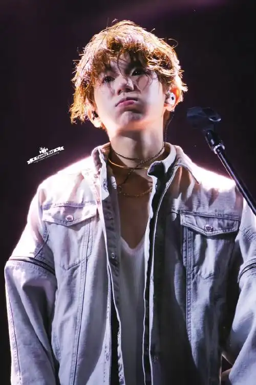 王源超话未成年进行时,一起来嘟嘟嘴#王源看我们如何相遇vlog