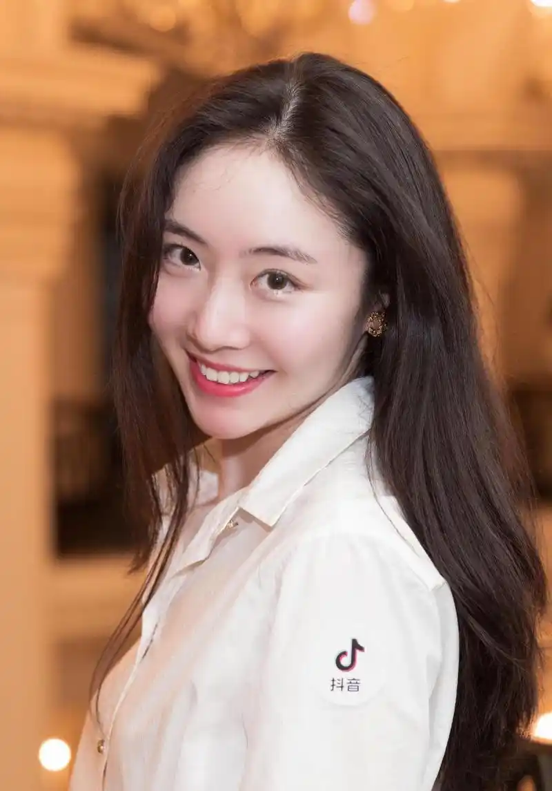 霍尊前女友陈露生活近照,这么好看女孩子分手可惜了