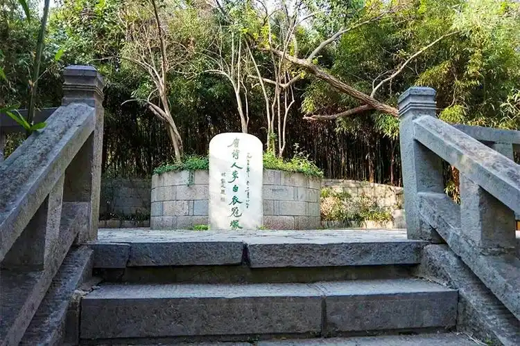 在古人丧葬习俗中坟墓冢陵分别埋的是谁