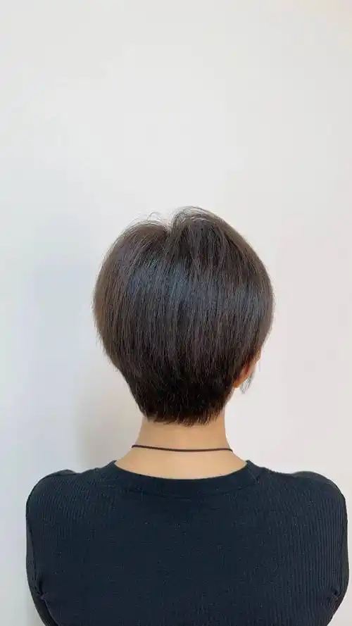 新时尚发型来了,爱美女性别错过,剪完让你大变样_短发_造型_的特点