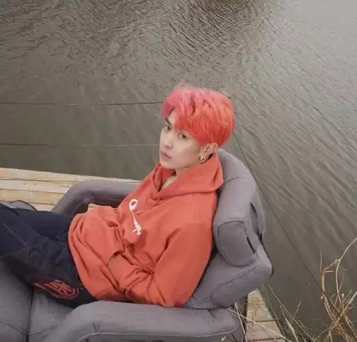 马伯骞头像背景都是粉的