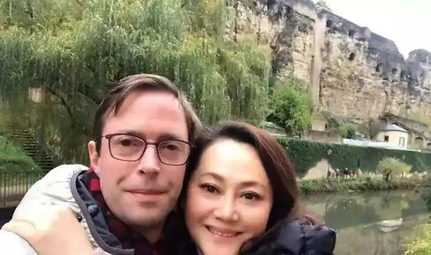 张学津_刘奕君_事业