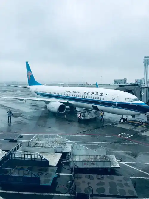 重庆江北机场 - 彭光新人像摄影 - 图虫