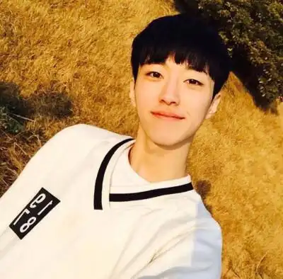 可爱的男生自拍