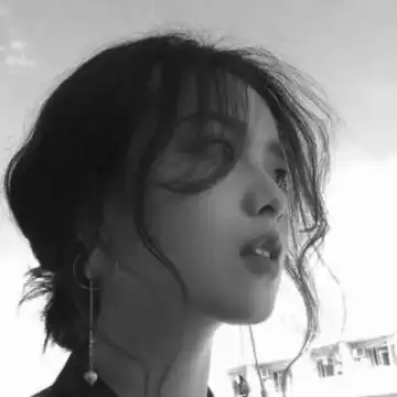 qq高冷孤独女生头像黑白图片 不如现实一个耳光来的清醒