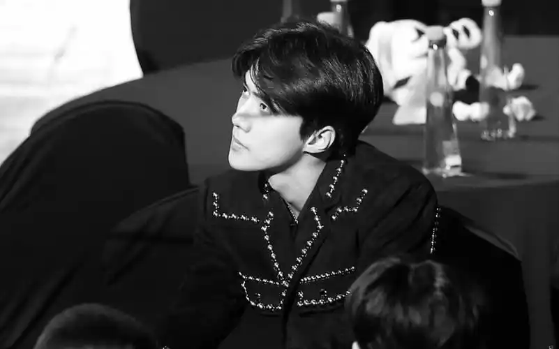 吴世勋 2017mama红毯