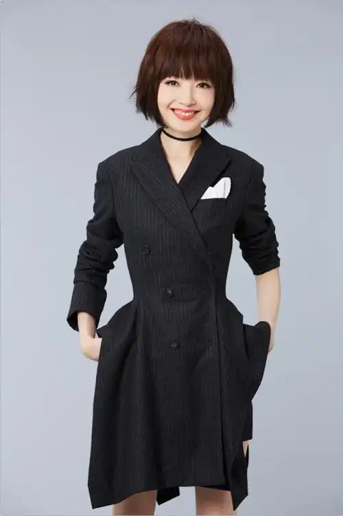 鲁豫新发型写真高清大图