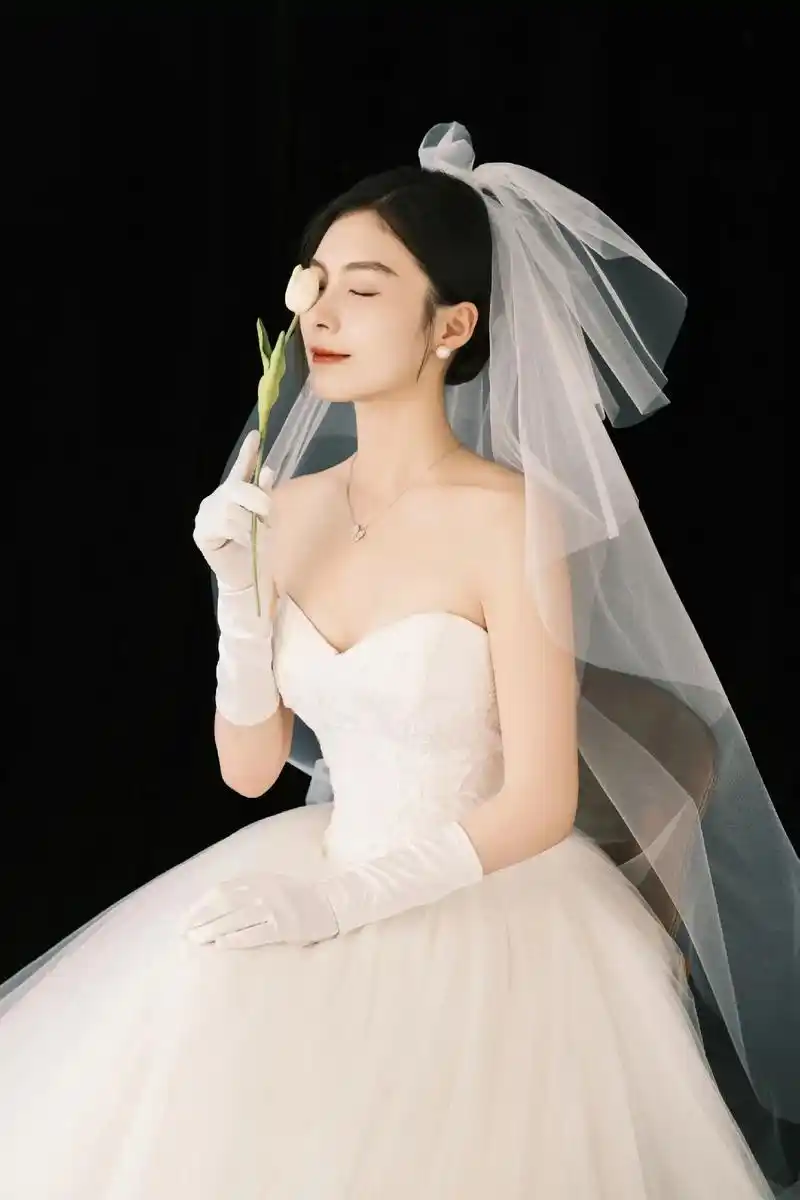 一个人的婚纱照 二十八岁 我突然想去拍一组一个人的婚纱