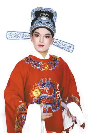 杭州日报讯:14个越剧班男生初挑大梁越剧《胭脂》很青春很"爷们儿"