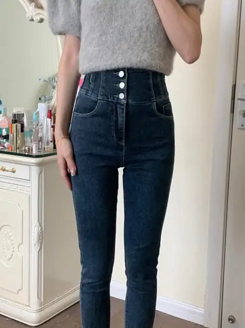 质感超棒没有臭味很有弹力 不容易鼓包 下蹲无压力真的很显瘦的裤子太