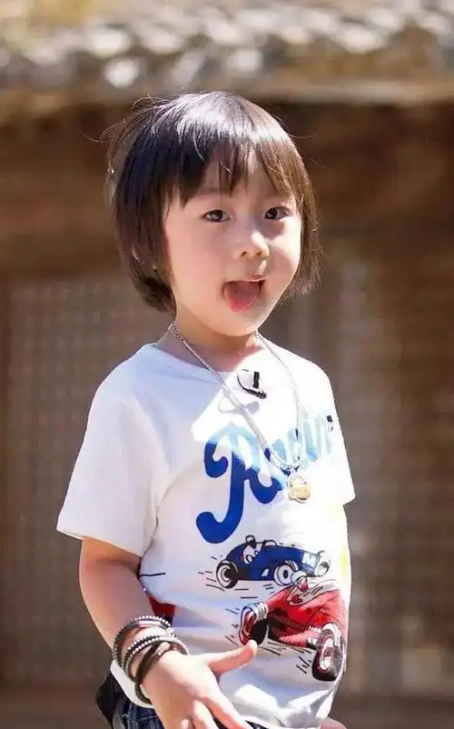 11岁kimi"整容式"长大,颜值撞脸蔡徐坤,粉丝喊话:想嫁