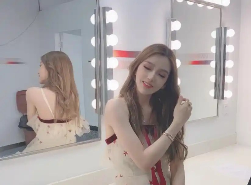 余霜rita谁才是lpl代表人物前者营业惊艳后者还在找男友