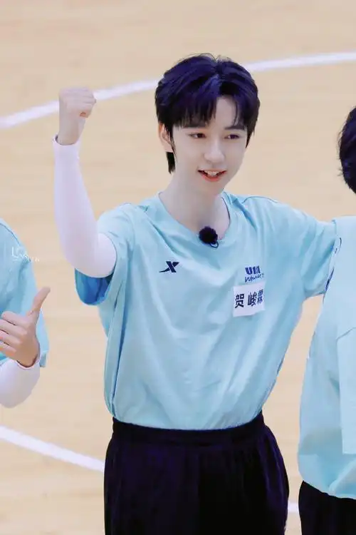 贺峻霖 画报颜值##贺峻霖夏季运动会路透