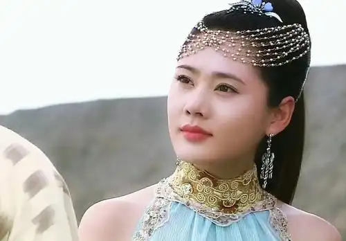 此时国内优质的古装剧频出,幸运的是,秋瓷炫第一次就尝试对了.