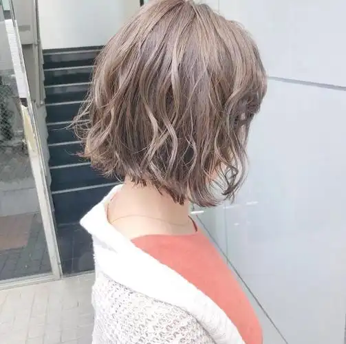 短发波浪卷
