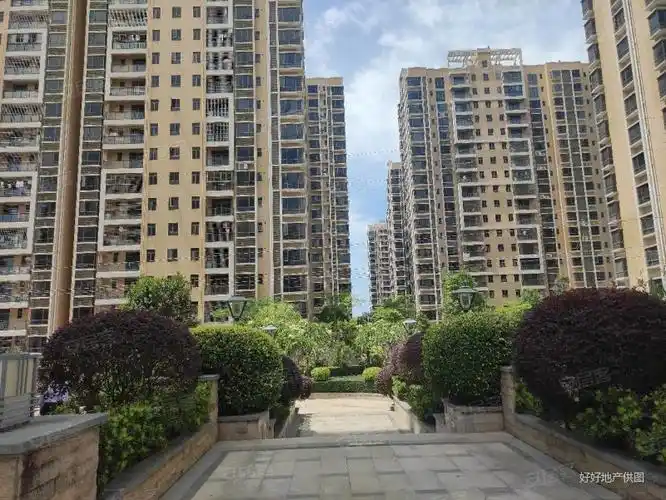 京海凤凰城3室2厅2卫138.99㎡南北82万