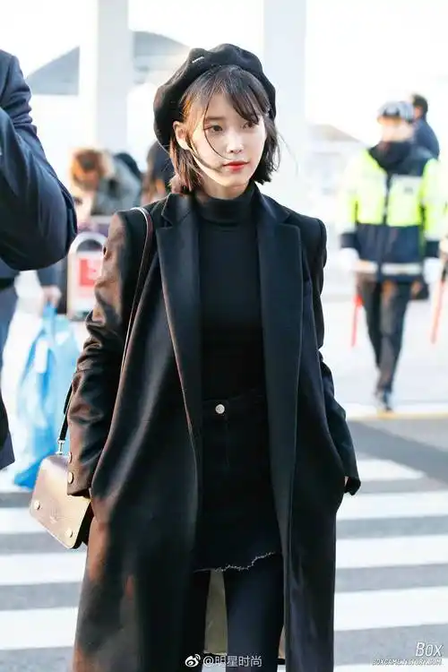 iu李知恩首尔机场街拍,小姐姐真是一只鬼马小精灵的小可爱