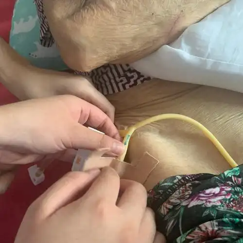 患者感激送锦旗 优质服务暖人心