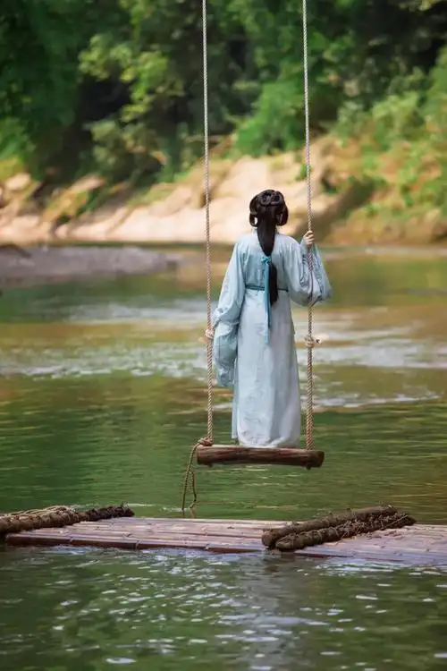 202287青城山溪上秋千古风