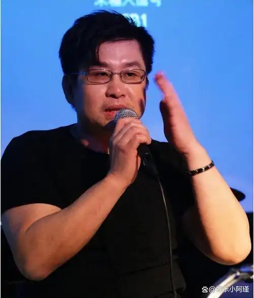 太心疼了!62岁郑智化突然摔倒"伤得不轻",新专辑推迟