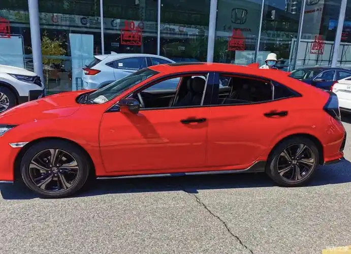 实拍2021款本田思域红色车身相当吸睛配15t售1439万元起