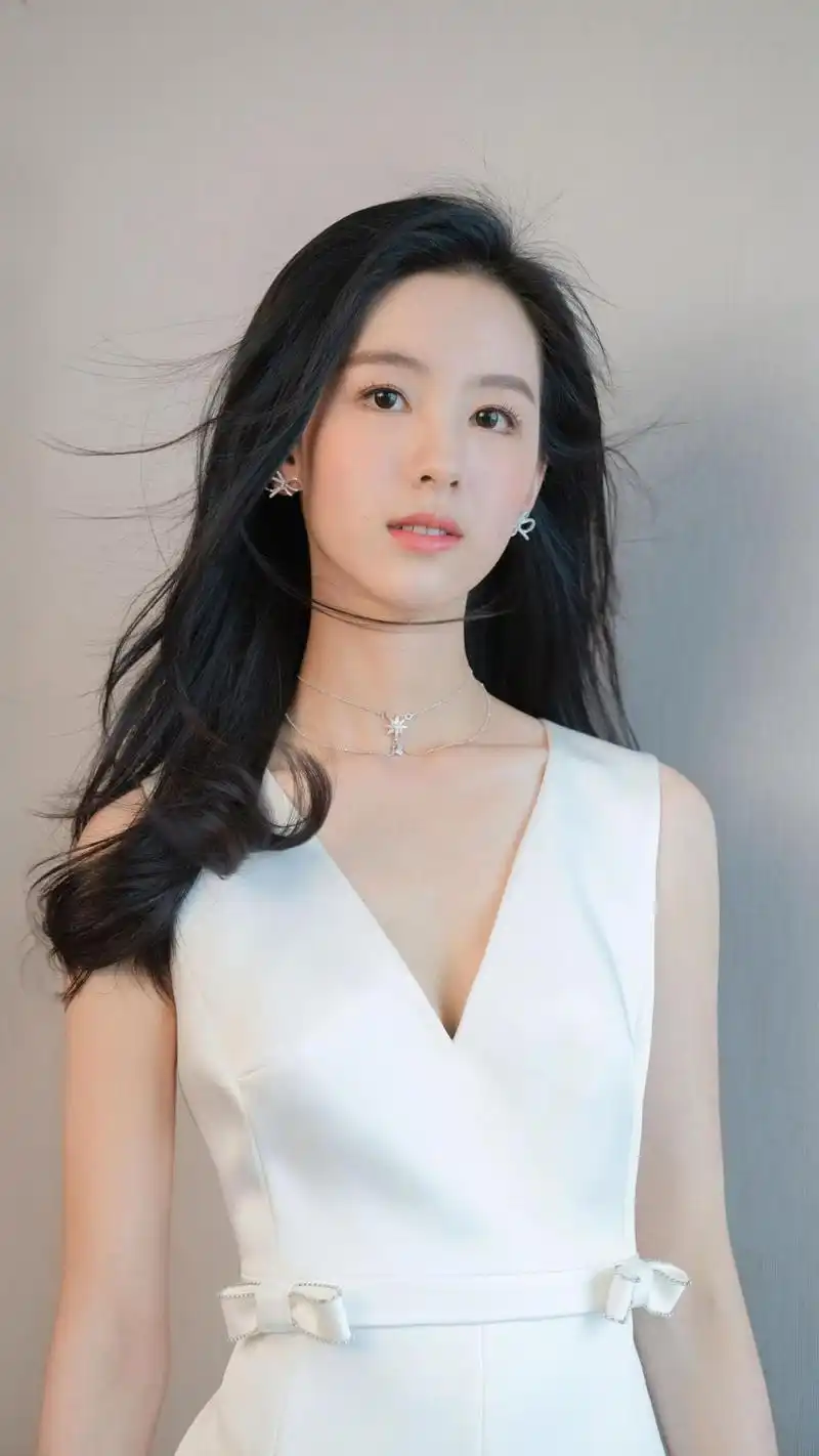 精美图集|精致美丽陈都灵