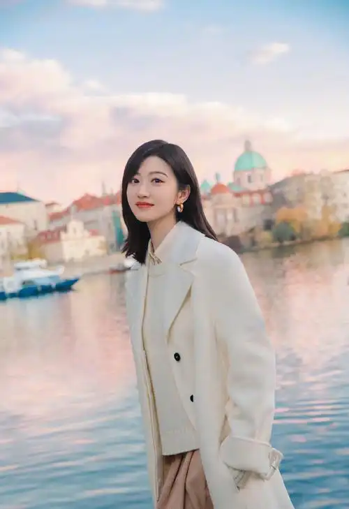 景甜初冬穿搭##景甜布拉格旅行照