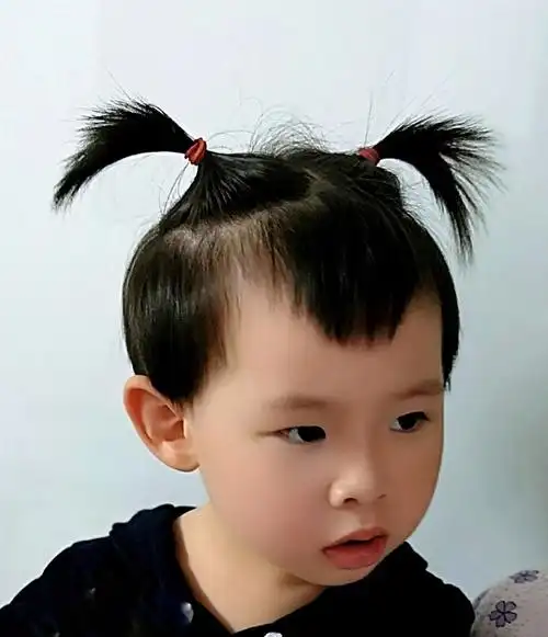 6.21.阿娘跟凌凌,梳了个羊角辫子,还真好看.非常的清秀.