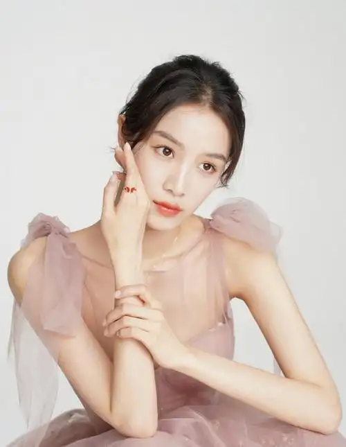 p data-id="gnco73tvqc">张楠,原名张南,1997年6月27日出生于辽宁省