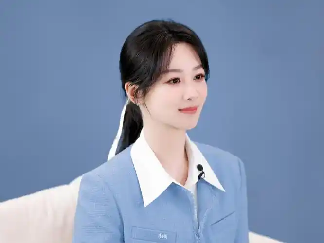 杨紫蓝色小香风套装