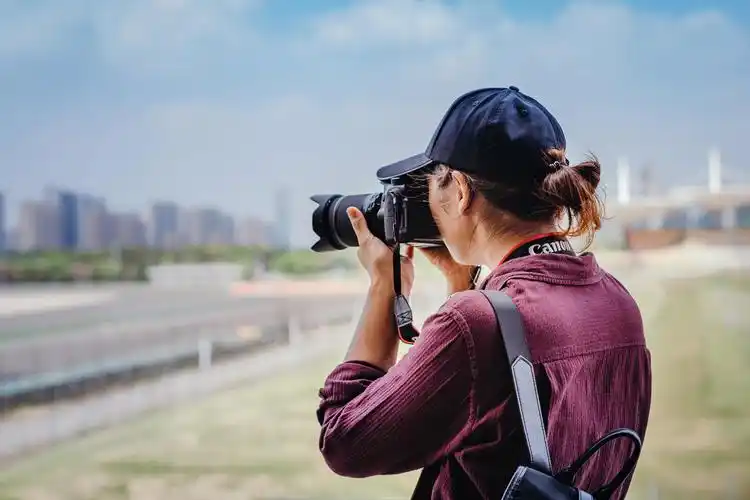 你手拿相机的样子最帅气
