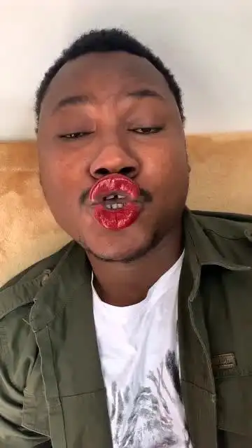 黑人表演嘴巴嘟嘟吃饭的时候千万不要看别说没提醒你