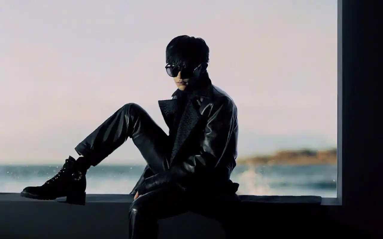 易烊千玺酷帅写真桌面壁纸