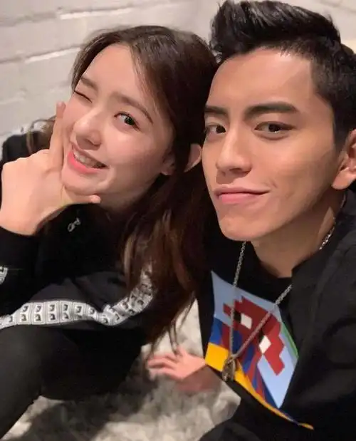 王大陆被李沁调侃接吻像拔火罐(王大陆到底有多会玩)(9)