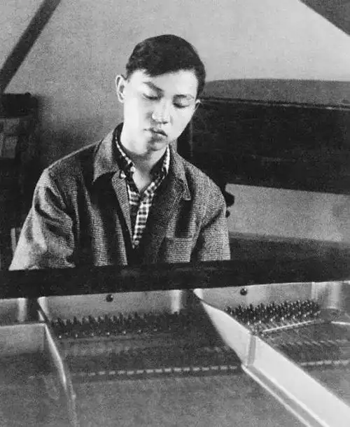 傅雷儿子傅聪不幸因病去世,享年86岁,一生辉煌感情却波折