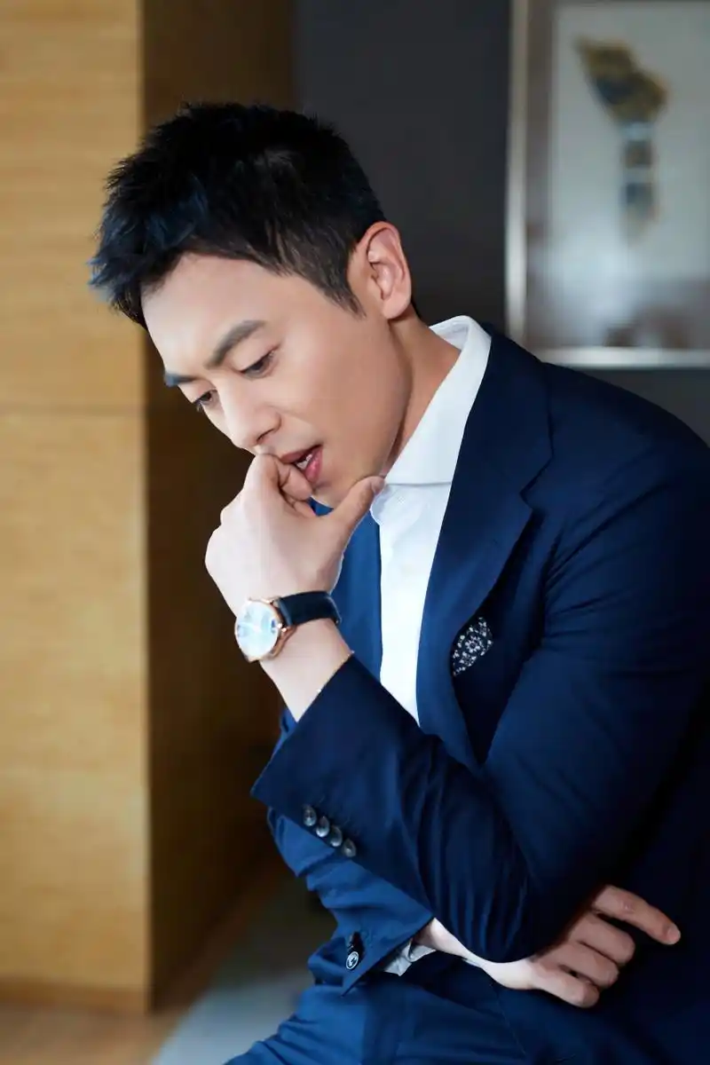 朱亚文,1984年4月21日出生于江苏省盐城市亭湖区,中国内地影视男演员