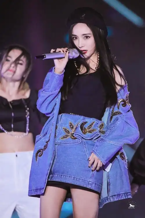 杨幂rap像朗诵?这届网友要求可真高,有美女看还不够吗?_首歌