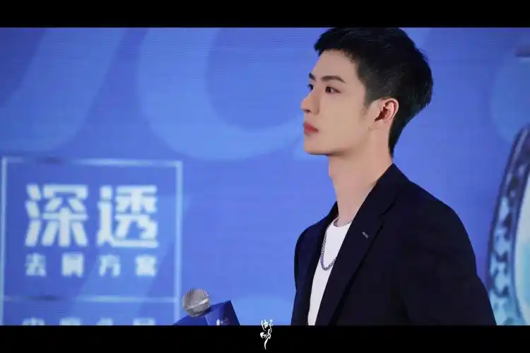 210605 海飞丝品牌见面会 @uniq-王一博 cr:logo