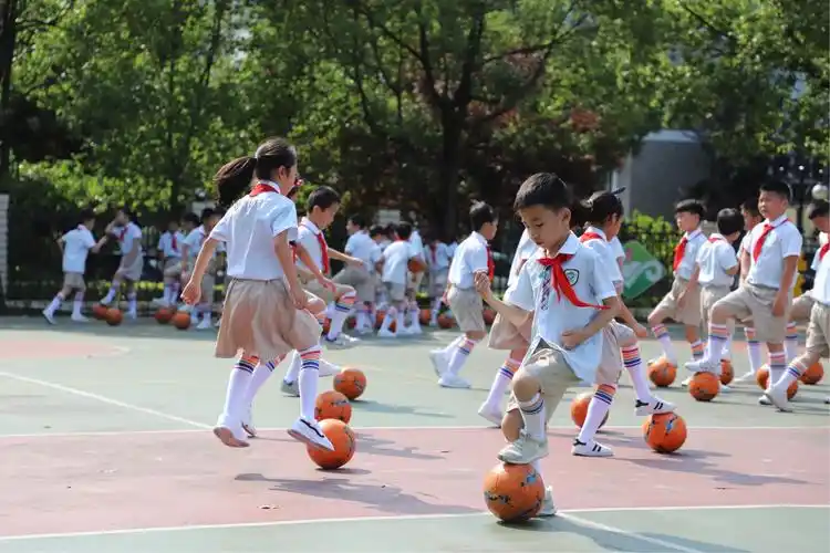 莲都小学千人足球大课间