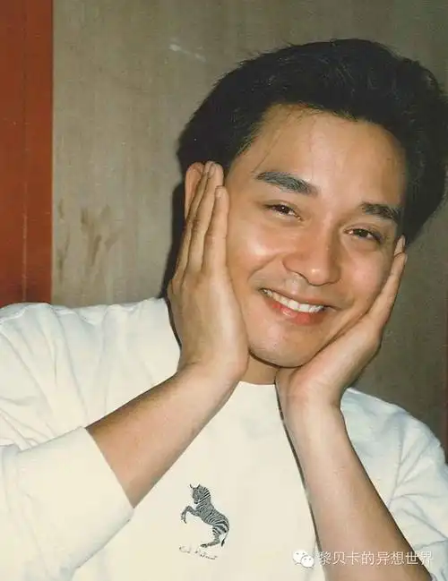 1988年,张国荣在"百事巨星张国荣"个人演唱会上以宁采臣造型出场,演唱