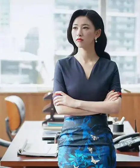 原创精英律师热播栗娜朱珠花式换装身材极品比王鸥还惊艳