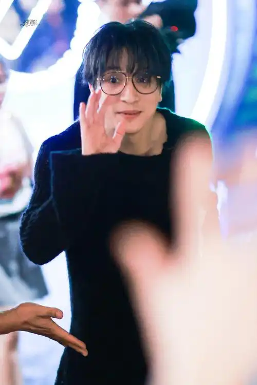 接收来自小薛甜甜的笑容吧#薛之谦广州#@薛之谦