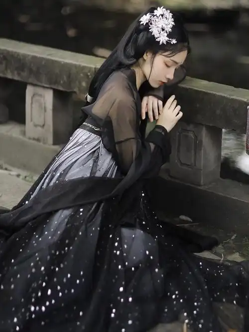 黑色系汉服图片将浩瀚星空穿在身上汉服