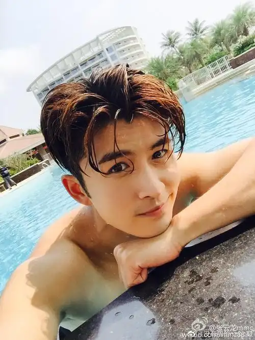 你的深情男友已上线点击收获张云龙男友风写真