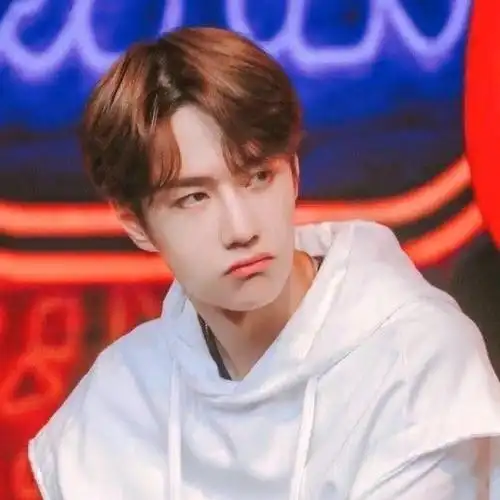 王一博嘟嘴就是等着被我亲亲,同意扣1#王一博