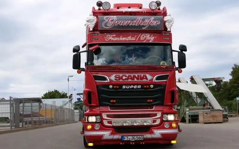 斯堪尼亚r560 v8 ·行驶了70万公里的改装欧洲卡车实拍欣赏