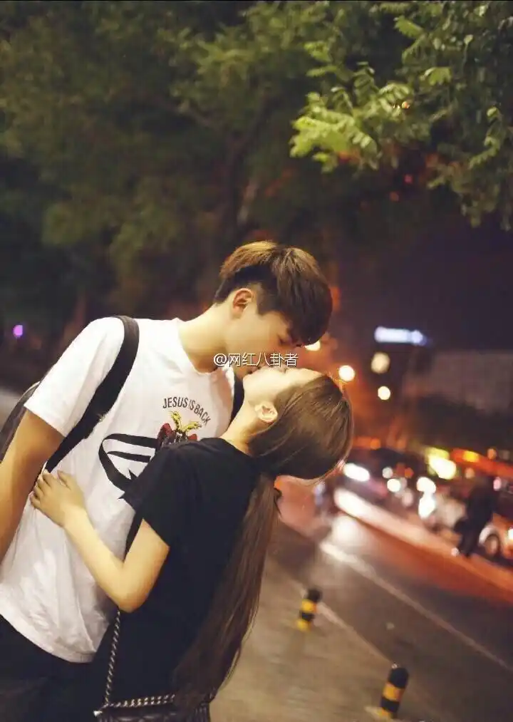 思聪女宠豆得儿被曝与旧爱亲密照_高清图集_新浪网