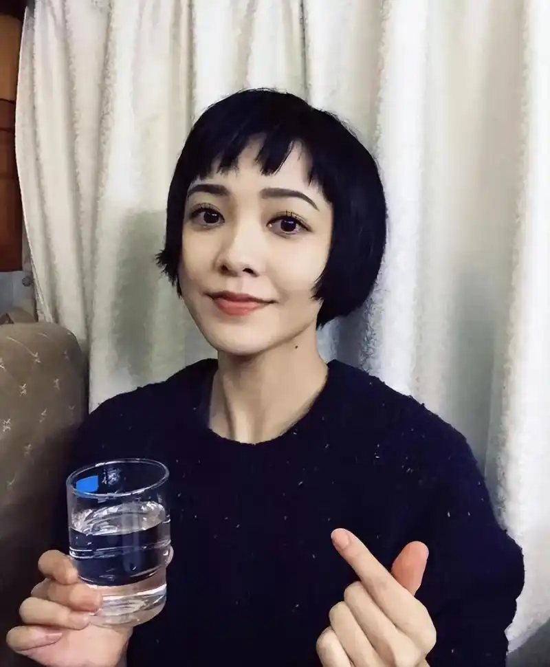 郭采洁:勇敢坚定的生命演绎 郭采洁,这位勇敢而坚定的女神,生命中的